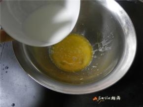 再加入牛奶。