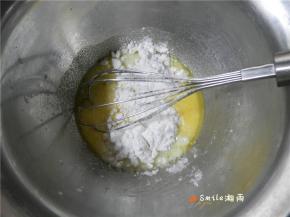 放入奶粉、糖粉搅匀。