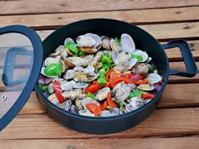 直接用锅开餐。