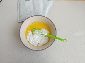 倒入糖粉搅拌均匀