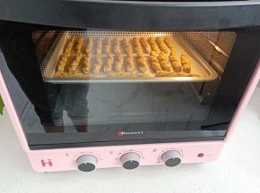 送入预热好的烤箱，180度烤25分钟，上色后注意加盖锡纸
