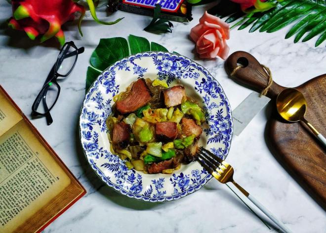 包菜熏肉炒粉条