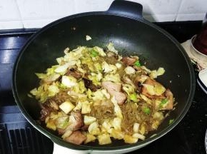 翻炒均匀即可（尝试味道足够没，没的再相应加调味料）