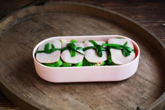 放上做好的包菜饭。