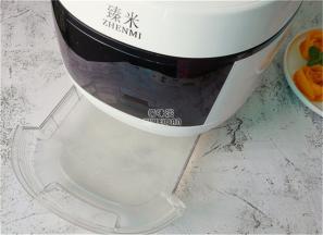 插电源，启动蒸饭模式，蒸制22分钟即可。