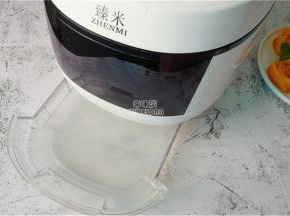 插电源，启动蒸饭模式，蒸制22分钟即可。