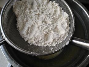 筛入低筋粉