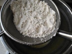 筛入低筋粉