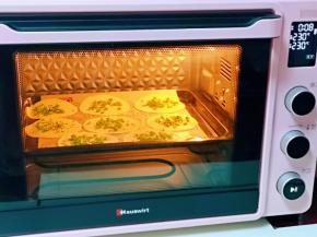 上下230度烤5-8分钟。(烤箱温度及时间仅供参考，具体请根据自家烤箱性能另定)