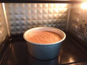 放入预热好的烤箱下层130度烤50分钟