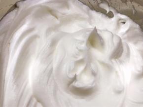 打发至硬性发泡