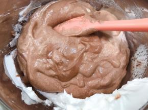 第三次加入蛋白混合，全程用翻拌的手法