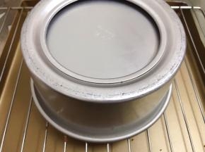 出炉震出热气后倒扣在烤架上晾凉