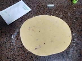 擀成面片，厚度5mm差不多
