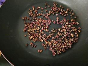 花椒小火焙熟