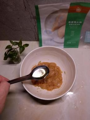 覆盖半汤匙食用油 保持水分  静置20分钟