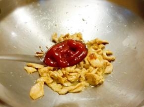 放入沙司酱