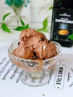 一口一勺，浓郁的咖啡香，幸福满足～