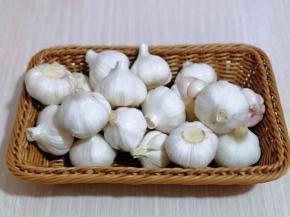 依次做完，用盐水洗两遍，再淋干水分。