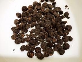 先来做表面装饰的巧克力奶油