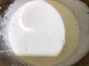 淡奶油加入糖粉打至6成发