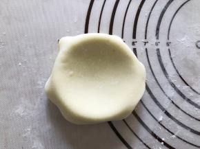 放入蛋挞模具中