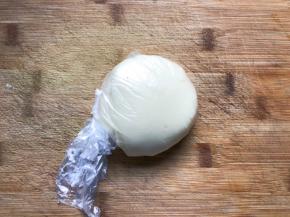 放入保鲜袋，放入冰箱冷藏半小时