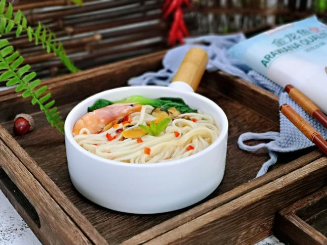 海鲜什锦鸡汤面