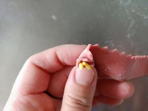 再用回折的手法慢慢一圈一圈绕起来