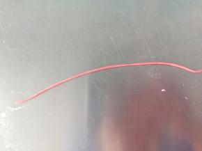 剩余红色面团搓细长条