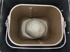 揉成团即可，在面包机中发酵