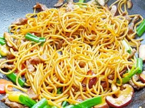 最后撒一把香葱段提香。