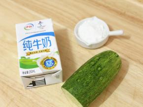 材料：黄瓜200g、牛奶100g、糖15g