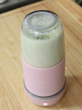 拧紧盖子，双击启动，把它倒扣过来。