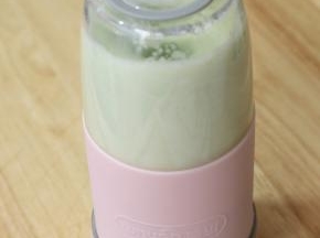 拧紧盖子，双击启动，把它倒扣过来。