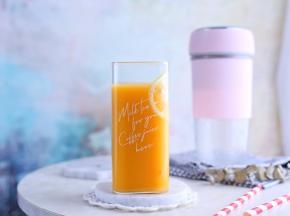 我真的超爱芒果，每次都能吃掉一大个。加上益力多做成奶昔，也是超级好喝。芒果的胡萝卜素含量特别高，对视力很好哦。