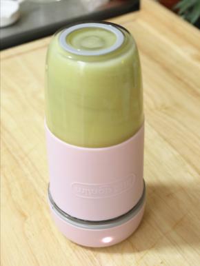 拧紧盖子，双击启动，把它倒扣过来。