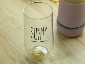 杯子里我是用菠萝干做装饰的。