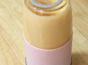 拧紧盖子，双击启动，把它倒扣过来。