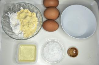准备食材，蛋糕胚部分