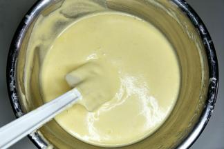 搅拌均匀的面糊