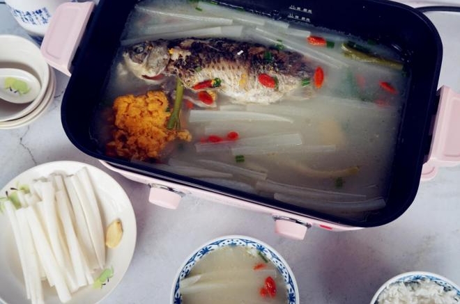 萝卜枸杞鲫鱼汤