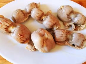 焯水后捞出洗净沥干水分