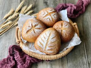 烤好后出炉放在晾网上晾凉即可。