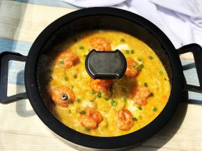 盖盖儿焖至蛋液完全凝固。