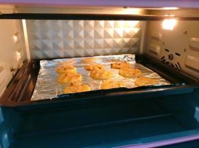放入预热好的烤箱中层170度烤20分钟左右