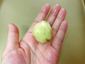 分成20克一个的小球