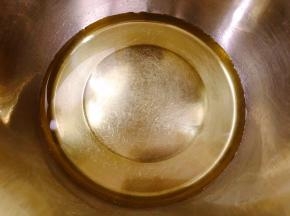 盆里放入玉米油
