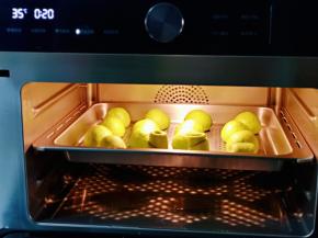 入蒸烤箱二次发酵，发酵至明显变大，可以进行蒸了哈，100度蒸15分钟，断电后焖5分钟再打开。