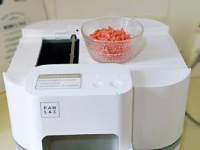 第二次投料，提前切好的火腿丁。